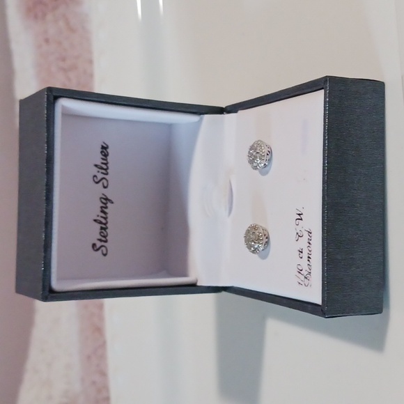 Gorgeous ⚜️ Sterling Silver Diamond Post Earrings  Intricate Design  *New*